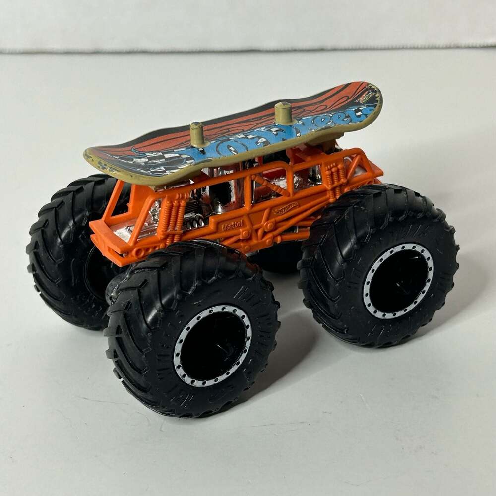 Hot Wheels Monster Trucks Board to Be Wild Freestyle Wreckers